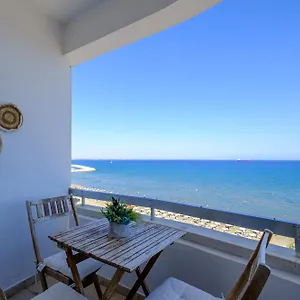 apollon-beachfront-apartment-61.hotelsatayianapa.com/